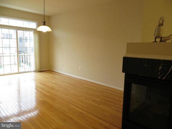 Foto del edificio - 4663 Carisbrooke Ln