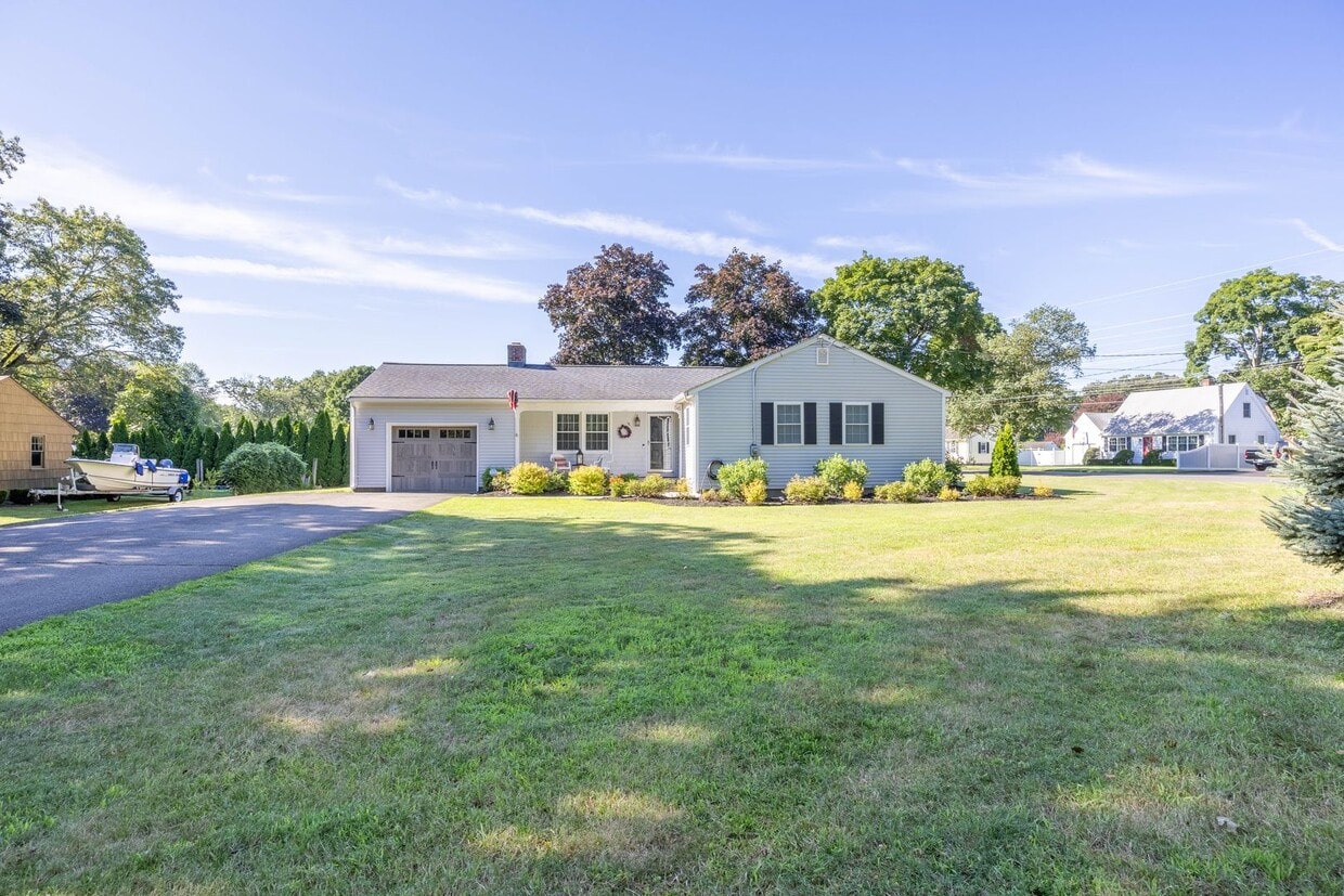 Primary Photo - Charming 3-Bedroom Home in a Peaceful Neig...