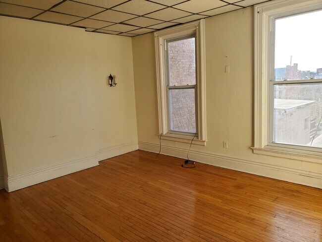 Building Photo - 43 2nd St