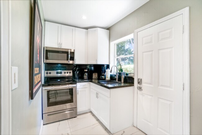 Kitchen - 420 NE 74th St