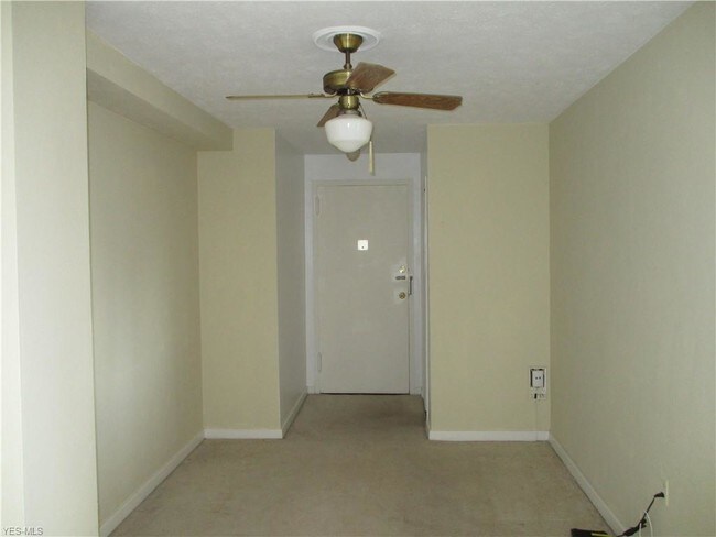 Building Photo - 11720 Edgewater Dr