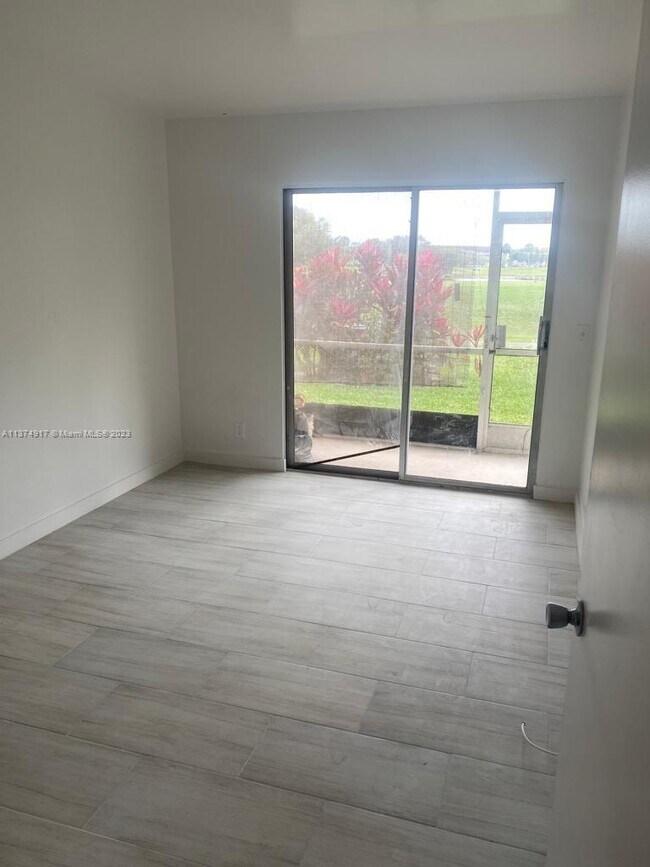 Foto del edificio - 13450 SW 3rd St