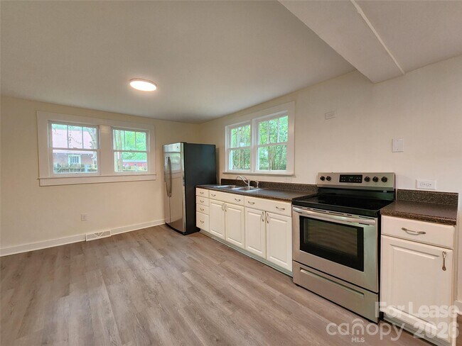 Foto del edificio - 650 Harris St NW