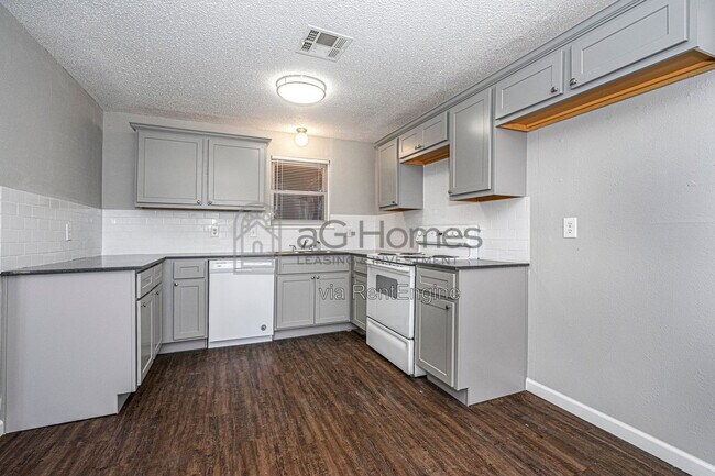 Foto del edificio - 4721 SE 50th St