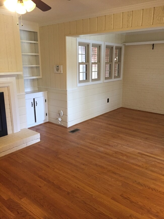 Foto del edificio - 1301 Brookwood Dr