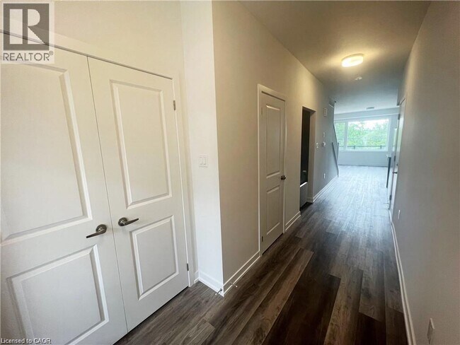 Photo du bâtiment - 350 River Rd