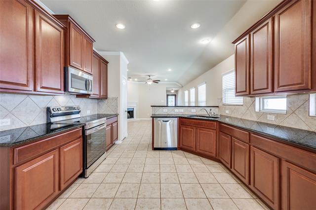 Building Photo - 15917 Alvarado Dr