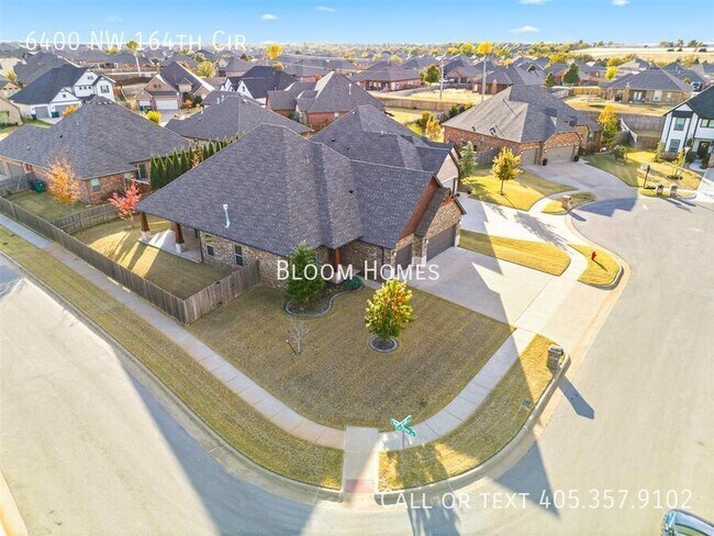 Building Photo - 6400 NW 164th Cir