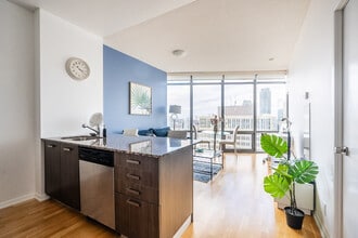 Building Photo - 85 Grenville St