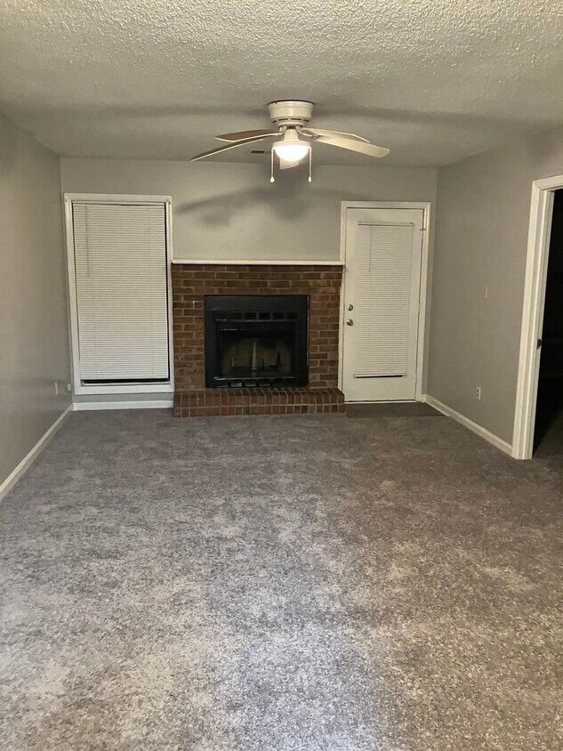 Living room - 25 Ninety Two Pl