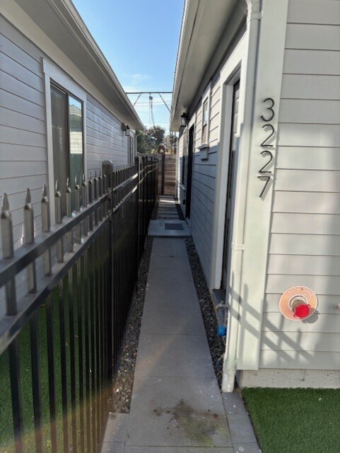 Entrada a la cabaña 3227 - 3225 Hannah St