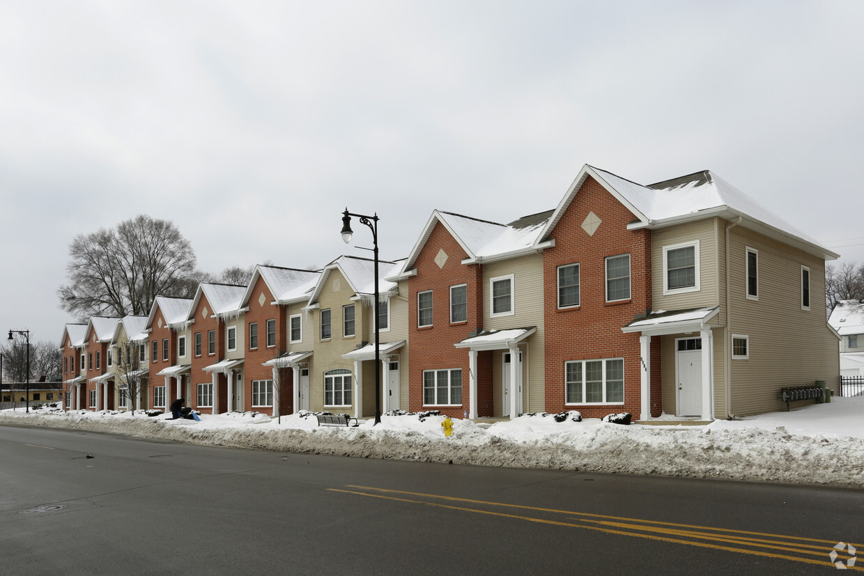 Building Photo - Madison Hall Townhouses