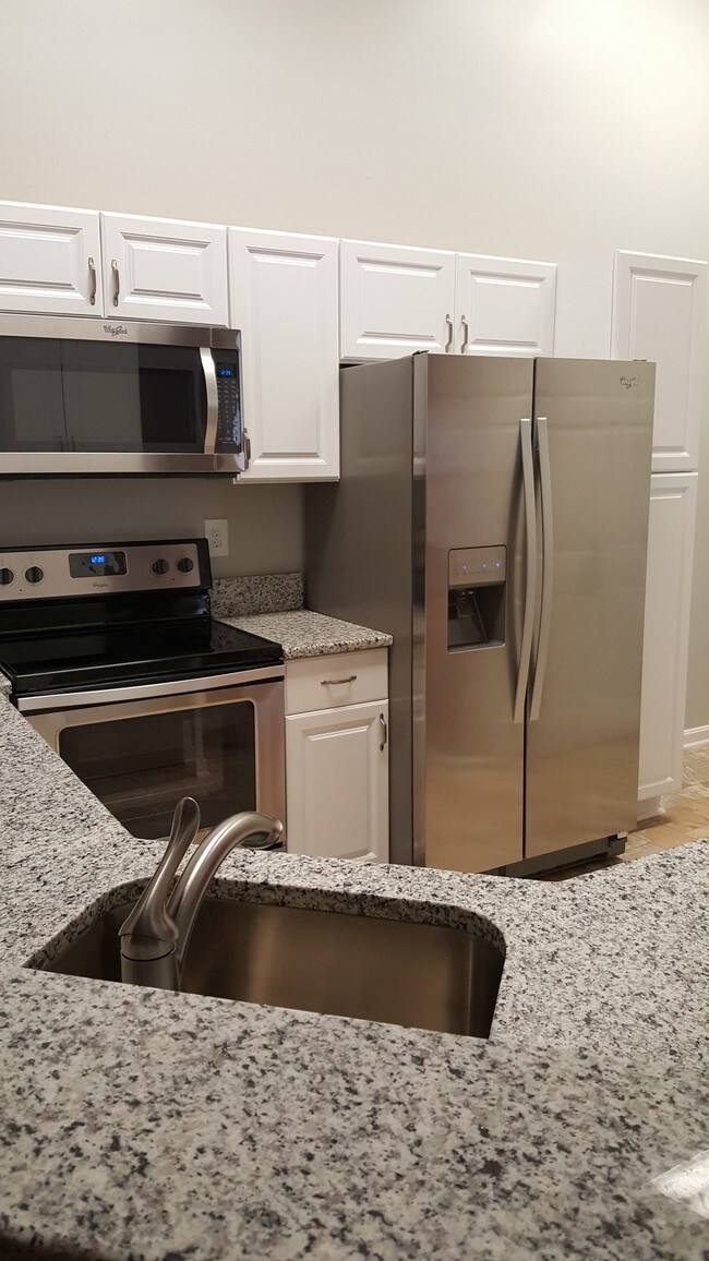 cocina renovada - 310 Blue Water Ct