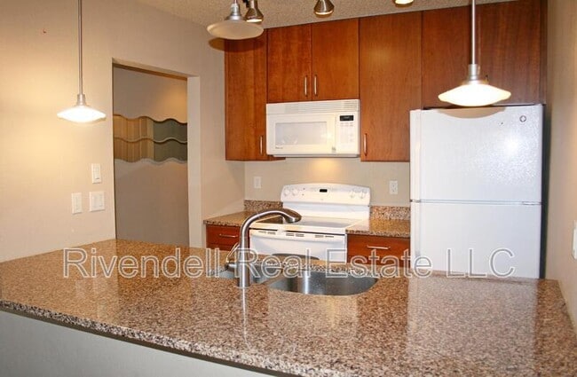 Building Photo - 532 Oakwood Dr