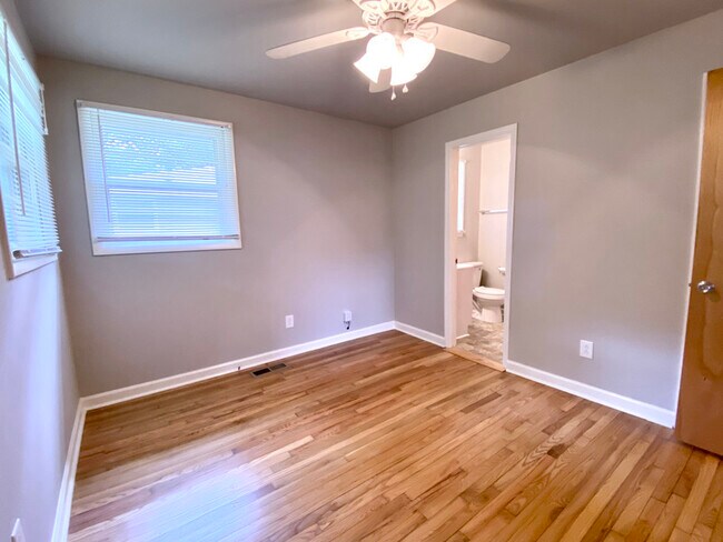 Foto del edificio - 1641 A Evelyn Avenue