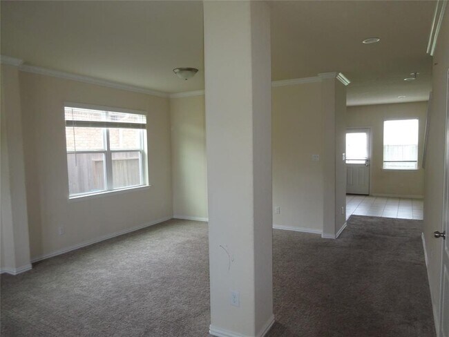 Building Photo - 1402 Green Highland Dr