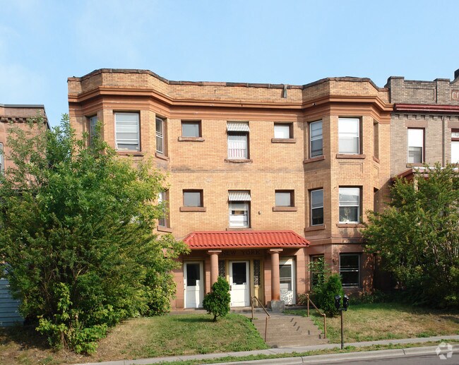 New York Building Apartments Duluth, MN