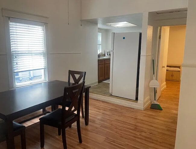 Foto del edificio - 906 E St