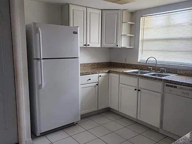 Building Photo - 420 Green Arbor Dr