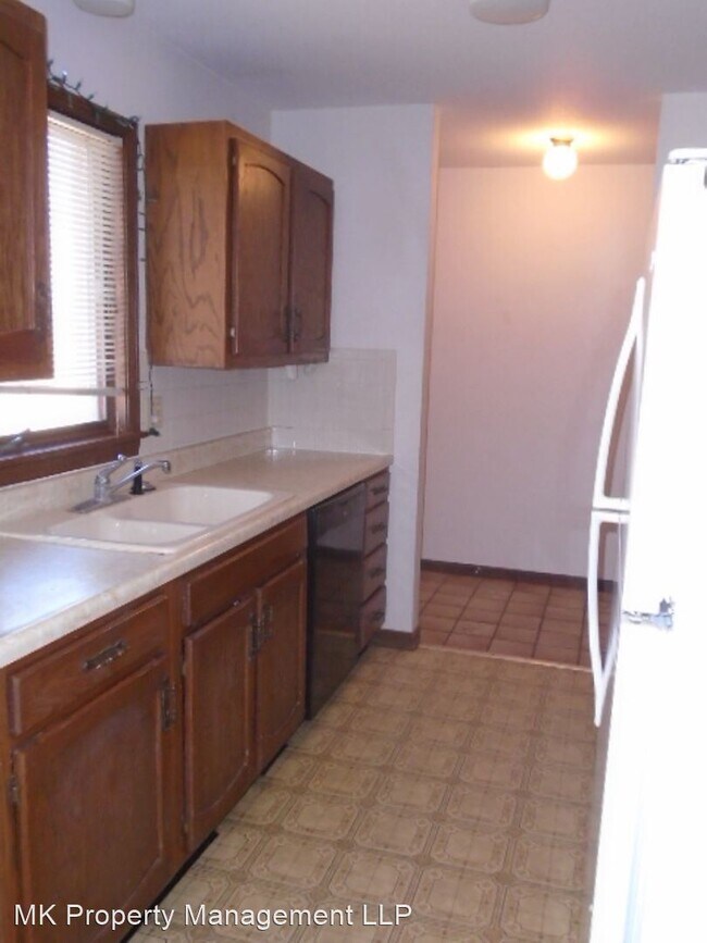 Building Photo - 2 br, 1.5 bath House - 706 Ridgewood Dr.