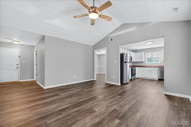 Foto del edificio - MOVE IN READY condo in Lake St. Louis