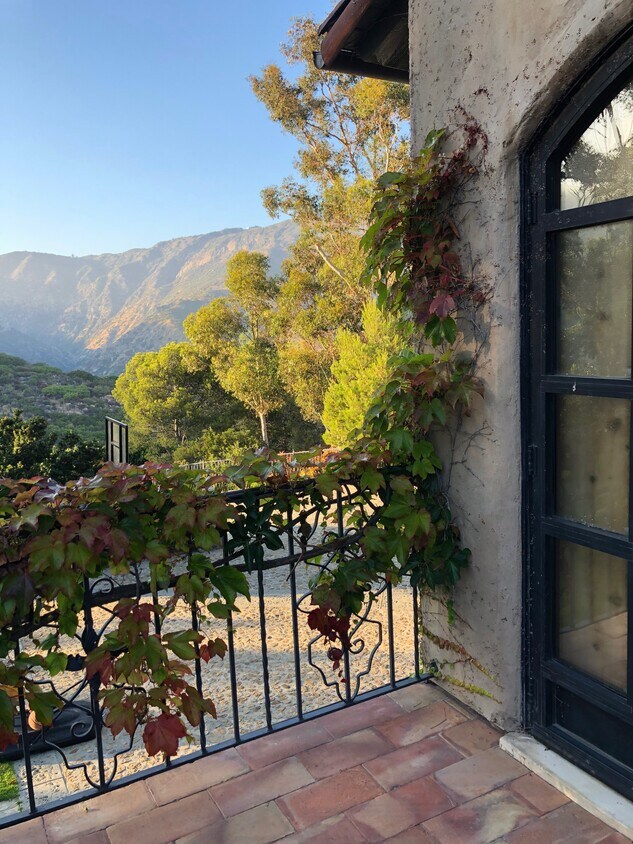 Primary Photo - 23806 Malibu Crest Dr
