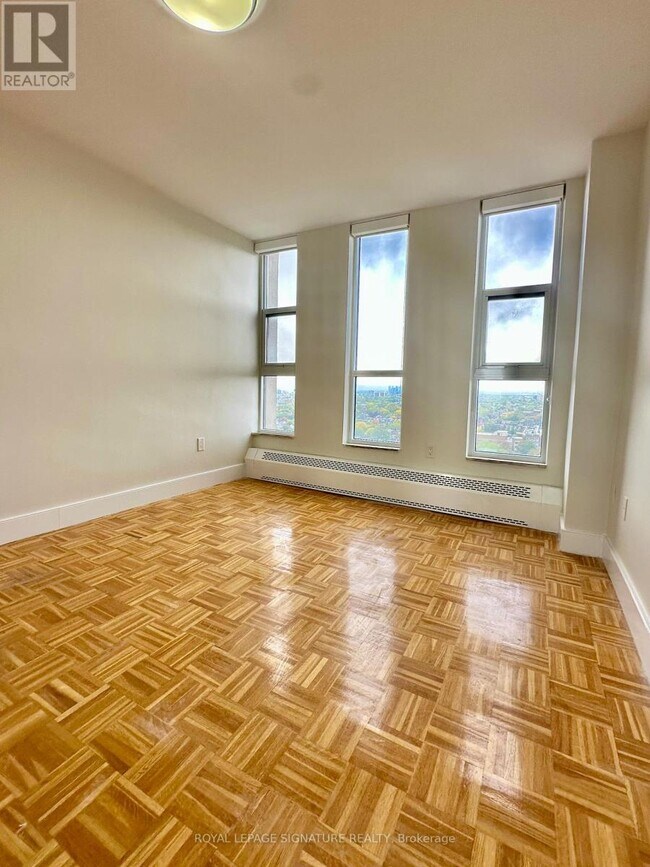 Photo du bâtiment - 666-2666 Spadina Ave.