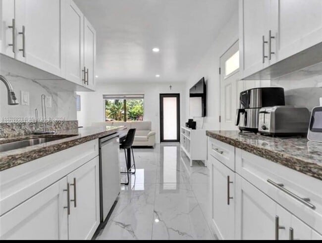 Foto del edificio - 2730 NE 16th Ave