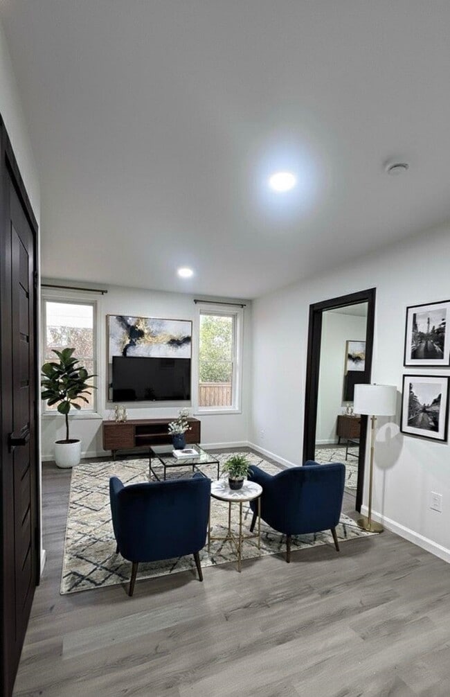 Building Photo - 213 Woodward St