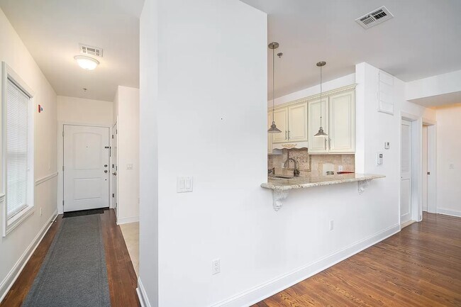 Building Photo - 13 Sherman Pl