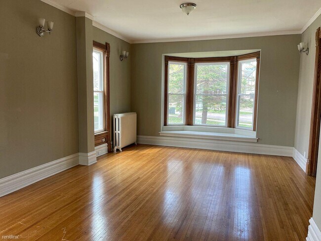 Building Photo - 4 br, 2.5 bath House - 1045 Franklin Pl