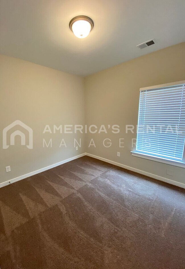 Building Photo - 115 Ballington Wy