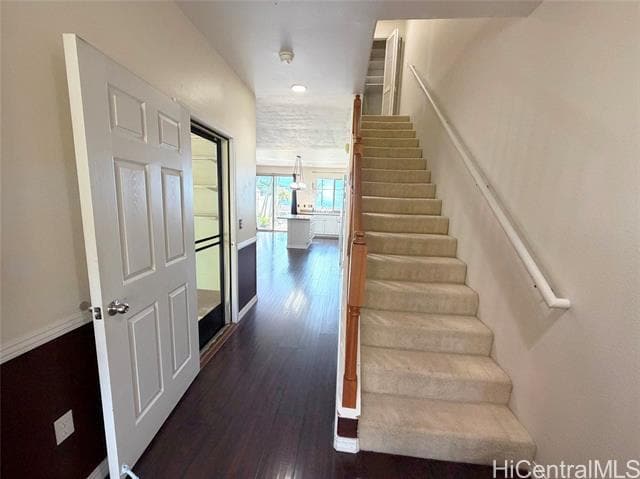 Building Photo - 92-1123-1123 Panana St