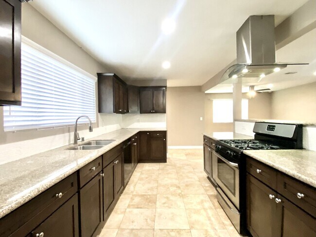 Building Photo - 21807 Eccles St, Canoga Park, CA 91304