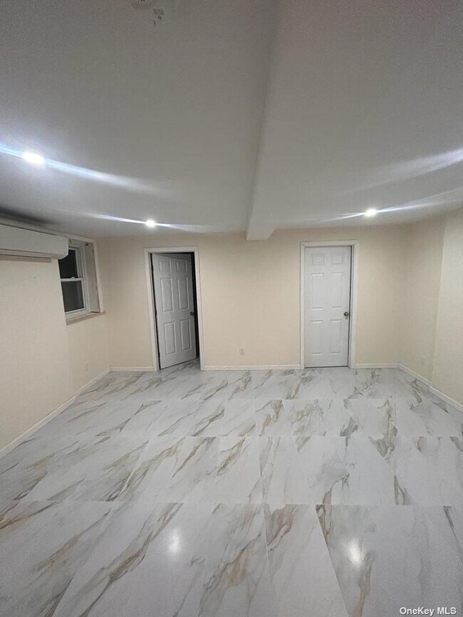 Foto del edificio - 729 E 93rd St