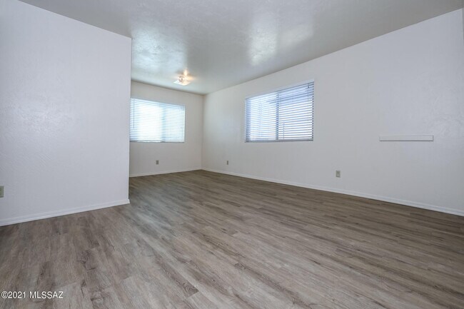 Foto del edificio - 312 E 24th St