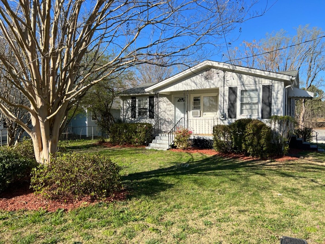 Foto principal - Cozy 3 Bedroom Downtown Apex Home