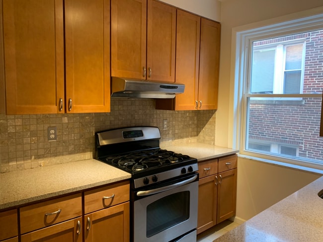 Foto del edificio - 2048 W Farragut Ave