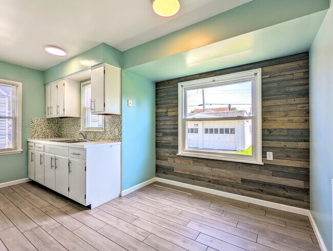 Foto del edificio - 3113 Silverdale Ave
