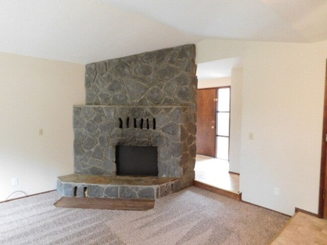 Building Photo - 3Bd/2Ba Single Story House - Available Soon!