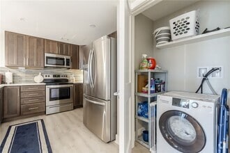 Building Photo - 205 Lakeshore Dr