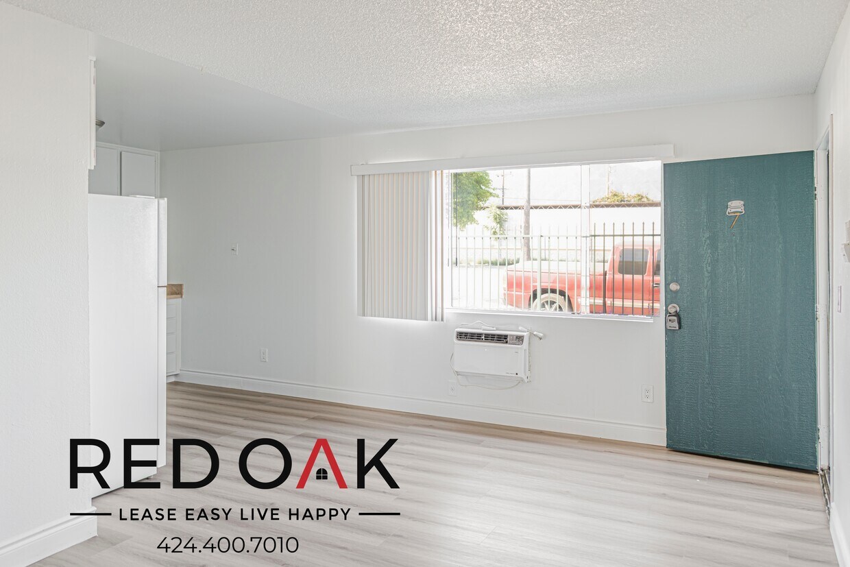 Foto principal - 12767 San Fernando Rd