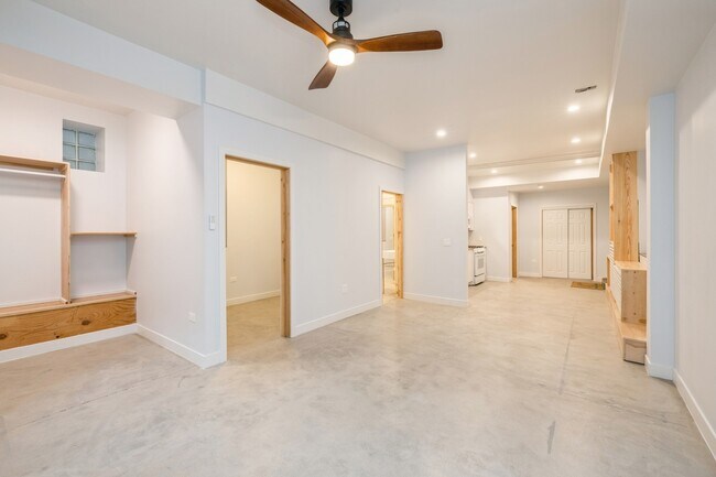 Foto del edificio - 724 W 18th St