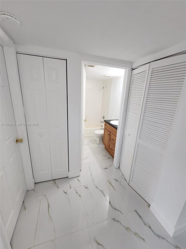 Foto del edificio - 9845 Nob Hill Ct