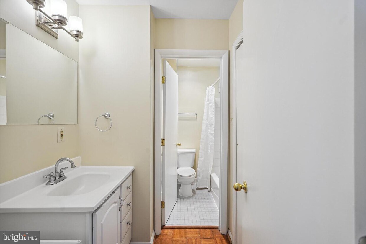 5500 Friendship Blvd Unit 2424N, Chevy Chase, MD 20815 Room for Rent