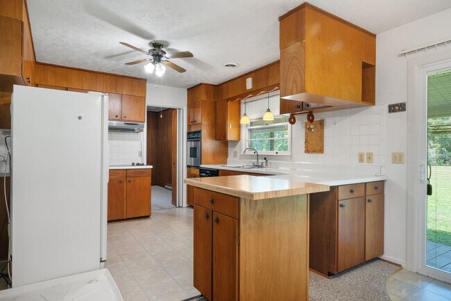 Foto del edificio - Charming 3 Bedroom Home with Tranquil Sett...