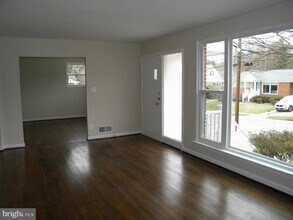 Building Photo - 5022 Druid Dr