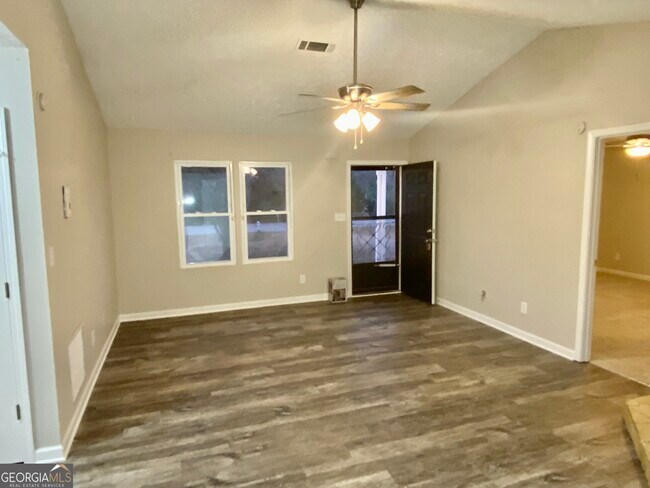 Foto del edificio - 1292 Dolly Nixon Rd