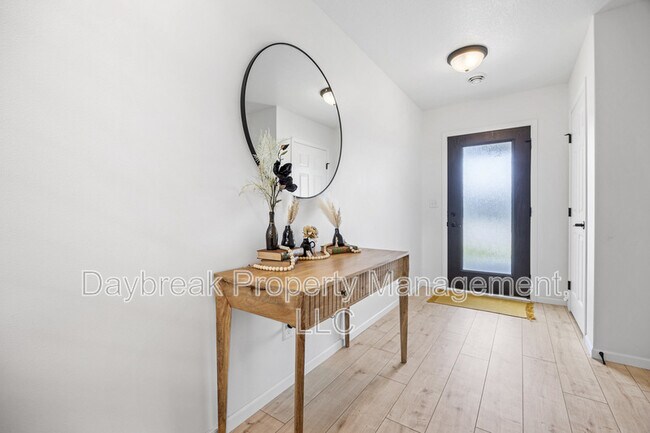 Foto del edificio - 7909 Lost River Rd