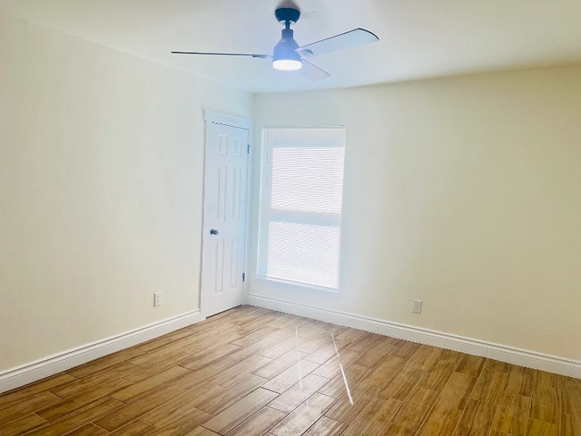 Building Photo - 4041 Thunderbird Dr